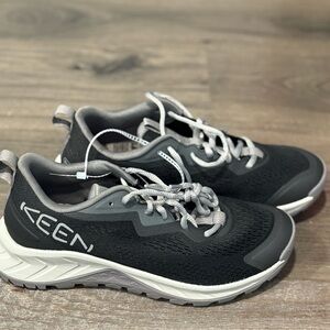 Keen Women's Black and White Athletic Sneakers